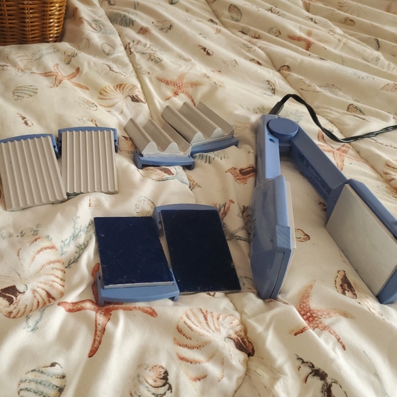 Conair Shiny Styles straightener. Comes with attachments. - Picture 1 of 3